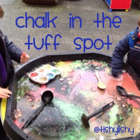 Chalk, water and a tuff spot. Early Years Ideas, Tuff Spot, Early Years Classroom, Outdoor Play Spaces, Eyfs Activities, Garden Activities, Nursery Activities, Outside Activities, Tuff Tray