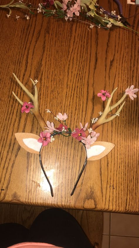 Halloween Deer Antlers #diy #deer #antlers Diy Deer Antlers Headband, Deer Antlers Diy, Deer Antlers Costume, Antlers Diy, Diy Deer Antlers, Antler Diy, Diy Antlers, Antlers Headband, Deer Antlers Headband