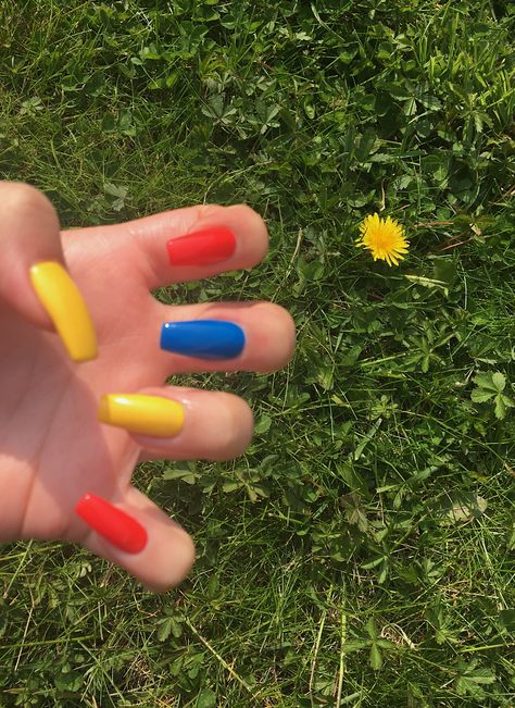 #red #yellow #blue #nails #primarycolours Yellow Blue Nails, Teeth Whitening Gel, Edgy Nails, White Nail Designs, Design Nails, Get Nails, Yellow Nails, Funky Nails, Pretty Acrylic Nails