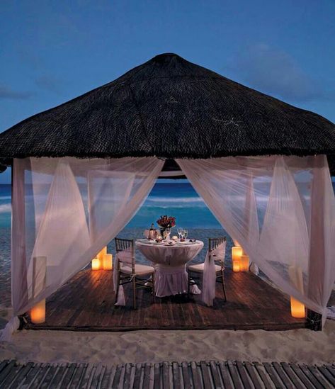 Cancoon Mexico, Romantic Beach Getaways, Beautiful Settings, Romantic Dinner For Two, Romantic Beach, Romantic Honeymoon, Dinner Decoration, The Ritz Carlton, Hotel Stay