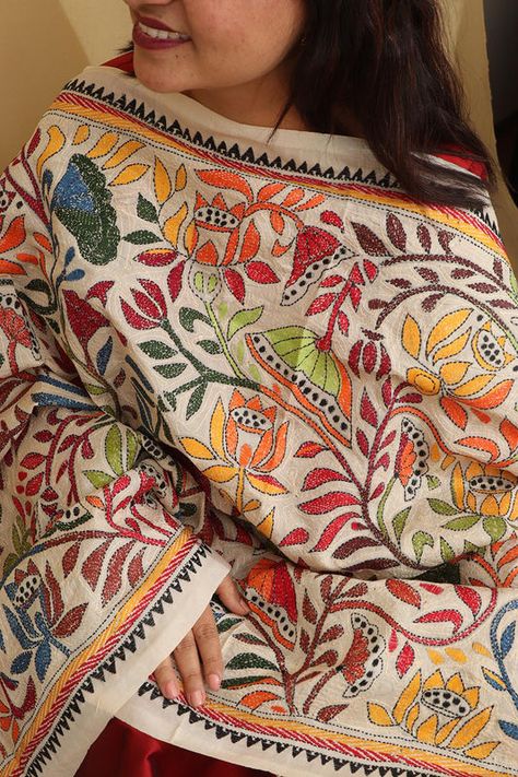 Patchwork Dupatta, Red Embroidered Dress, Dupatta Designs, Kantha Silk, Organza Suits, Kantha Embroidery, Basic Embroidery Stitches, Handmade Embroidery Designs, Unique Blouse Designs