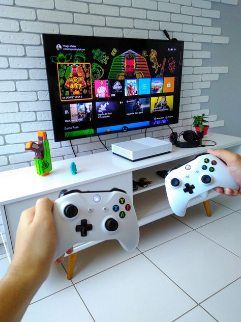 Xbox Setup Living Room, Playstation Room Design Ideas, Xbox Room Ideas, Xbox Gaming Setup, Xbox Setup, Xbox Room, Playstation Room, Entertainment Center Ideas, Gaming Entertainment Center