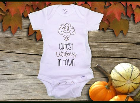 First Thanksgiving Onesie, Fall Onesies, Onesies Halloween, Cricut Clothes, Fall Onesie, Thanksgiving Onesie, Boy Onesies, Onesies Baby, Baby Onsie