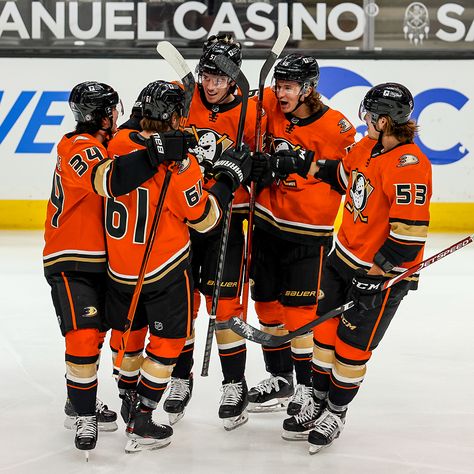 Celly with the boys for your first Ducks goal. #FlyTogether Anaheim Ducks Hockey, Nhl Wallpaper, Ducks Hockey, Duck Logo, Quack Quack, Stanley Cup Champions, Hockey Goalie, Jersey Outfit, Hockey Team