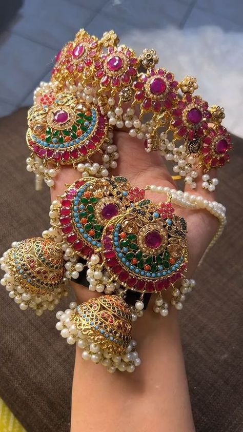 Indulge in the Splendor of Indian Gold Jewels 💖 #GoldenSplendor #FashionForward Jwellery Design Indian Jewelry Necklace, Bridal Jhumka, Gold Jewellery Aesthetic, Unique Wedding Jewelry, Wedding Jewelry Sets Bridal Jewellery, Bridal Jewelry Sets Brides, Bridal Jewellery Inspiration, Indian Bridal Jewelry, Indian Wedding Jewelry Sets