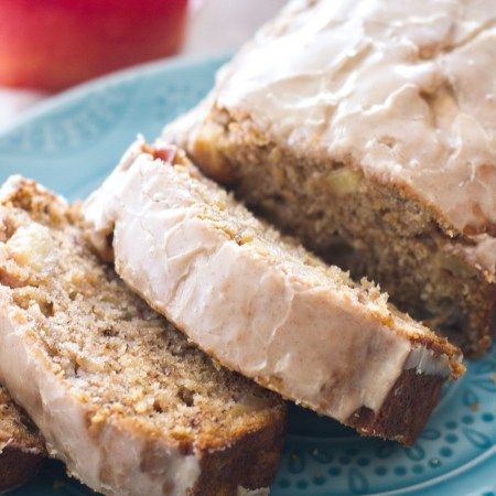 Apple Pie Banana Bread - A Latte Food Hummingbird Bread Recipe, Hummingbird Bread, Apple Banana Bread, Fall Desserts Apple, Sweet Banana Bread, Hummingbird Cake Recipes, Quick Bread Recipes Easy, Banana Bread Loaf, Bird Cake