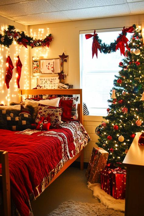 25+ Christmas Decorations Perfect for Dorm Rooms Christmas Light Room Decor, Christmas Decor Dorm Room, Christmas Dorm Room Decor, Christmas Room Inspiration, Western Christmas Decorations, Dorm Christmas, Christmas Bedrooms, Christmas Dorm, Christmas Bedroom Ideas