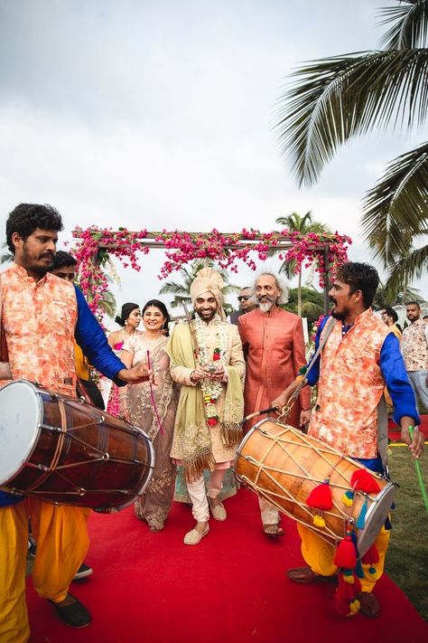 Engagement Stage, Wedding Album Cover Design, Groom Entry, Outfit Ideas Beach, Bride Entry, Modern Groom, Sherwani Groom, Stage Decoration, Ideas For Wedding