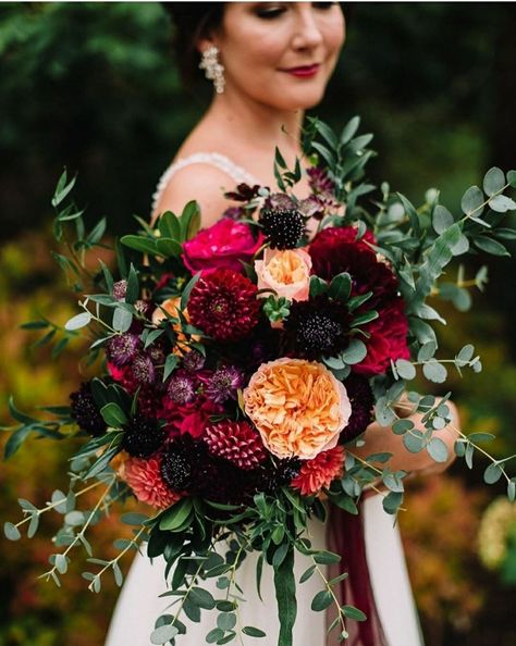 Moody Wedding Flowers, Jewel Tone Wedding Flowers, Deep Jewel Tones, Dark Romantic Wedding, Bridal Bouquet Fall, Jewel Tone Wedding, Eclectic Wedding, Dark Wedding, Moody Wedding