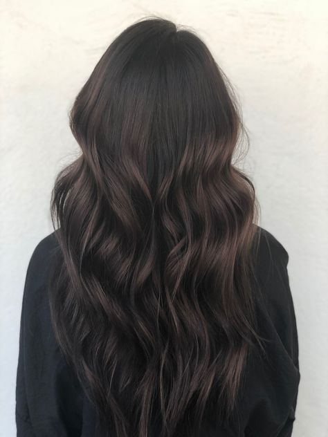 Hair Color Brunettes, Brown Hair Inspiration, Black Hair Balayage, Dark Brunette Hair, Brown Hair Looks, Brown Hair Inspo, Kadeřnické Trendy, Brunette Balayage Hair, Brown Hair Balayage