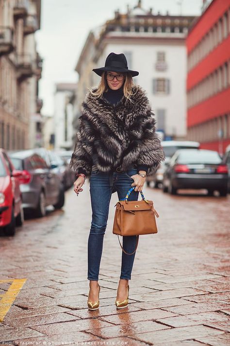 Hermes - inspiration - 2018 - brown - Kelly bag - outfit - style - details - Amsterdam - l'Etoile Luxury Vintage Carlotta Oddi, Pretty Winter Outfits, Kelly 32, Ciao Bella, Popsugar Fashion, Milano Fashion Week, Olivia Palermo, Winter Outfits For Work, Fur Fashion