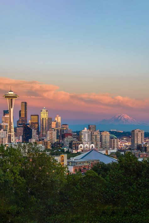 Dive into the heart of the Emerald City with our ultimate Seattle city guide! Discover the top attractions, hidden gems, signature food and drink, and local secrets that make Seattle, Washington an unforgettable destination. From bustling Pike Place Market to serene Puget Sound vistas, explore what makes Seattle a must-visit! #cityskyline #kerrypark #mountrainier #seattle Seattle Painting, Living In Seattle, Things To Do In Seattle, Seattle Photography, The Emerald City, Washington Travel, Seattle City, Travel Destinations Bucket Lists, Pike Place Market