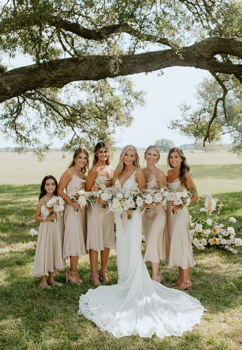 Bride Tribe | Emily + Nicolas | Black, White And Champagne Modern Boho Wedding | Ceremony, bridal dress, boho wedding dress, bride and bridesmaids, portrait, long train dress, boho bride | Photo: Madeline Shea Photography #weddinginspiration #luxurywedding #champagnebridesmaidsdresses #bridesmaids #birdetribe #bridesmaidsdresses #weddingceremony #bohowedding #bride #traindress #weddinginspo #boho #bohoweddinginspiration #rosegold #weddingcolors #black #white #champagne Outdoor Summer Bridesmaid Dresses, Modern Champagne Wedding, Champagne And White Wedding Flowers, Bridesmaids Champagne Dress, White And Champagne Bouquet, Nude Color Wedding Theme, Black White Champagne Wedding, Champagne Theme Wedding, Wedding Bouquets Champagne