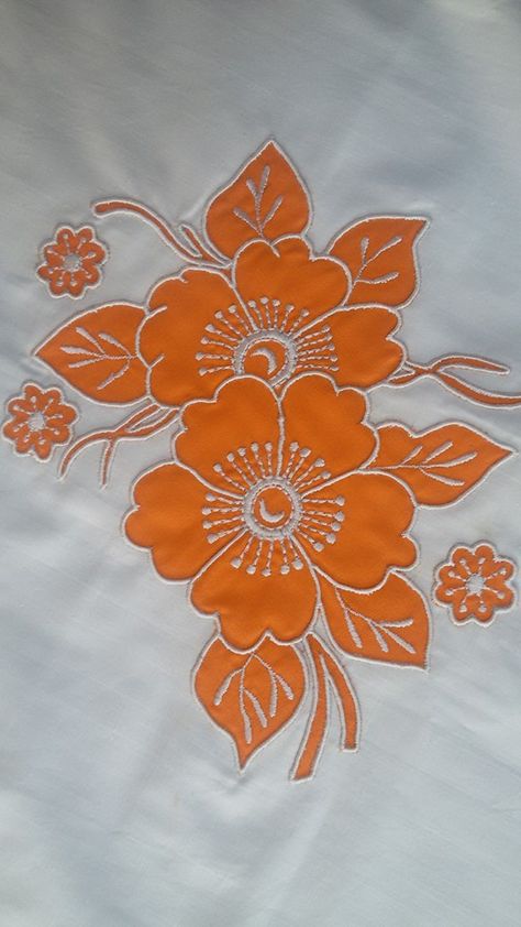 Cutwork Designs Pattern, Embroidery Designs Clothes, Machine Embroidery Motifs, Painting On Clothes, Bordado Jacobean, Designs Clothes, Clothes Embroidery, Embroidery Boutique, Simple Hand Embroidery Patterns