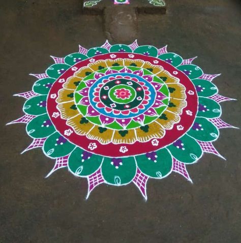 Big Round Rangoli Design, Round Rangoli Design, P Name Wallpaper Hd Love, Rangoli Big, Margali Kolam, Chikku Kolam, Gym Cake, Poo Kolam, Stitching Classes