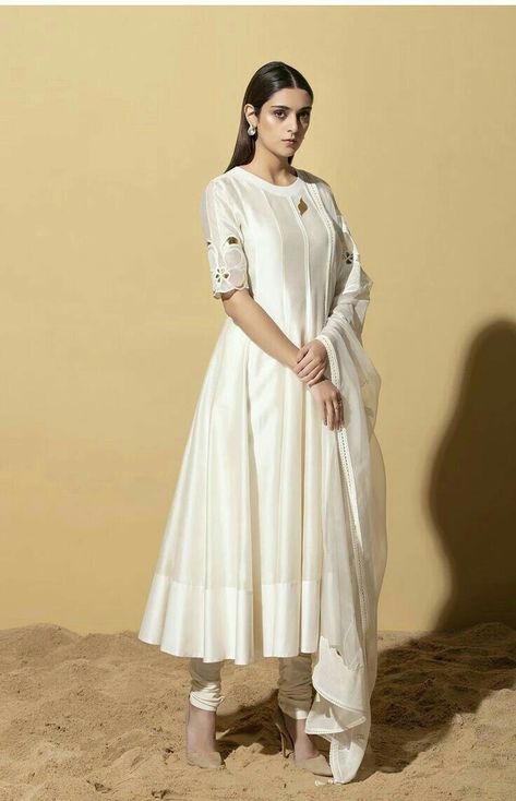 Cotton Silk Anarkali Dress, White Long Dress Indian Style, White Cotton Anarkali, White Anarkali Dress, Ivory Anarkali, Style Outfits Summer, Summer Vibes Aesthetic, Aesthetic Summer Outfits, Designer Aesthetic