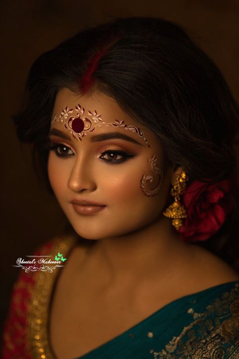 Kalka Design, Kolka Art, Bengali Makeup, Bride Eye Makeup, Kolka Design, Krishna Birth, Gorgeous Bridal Makeup, Bridal Hairstyle Indian Wedding, Indian Bride Makeup