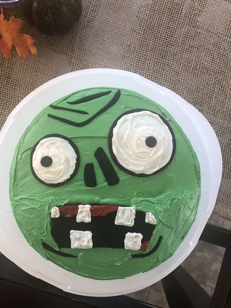 Zombie Cake Ideas, Zombie Cakes For Kids, Zombie Cakes, Zombie Birthday Cakes, Zombie Cake, Zombie Birthday Parties, Zombie Birthday, Halloween Sugar Cookies, Zombie Party