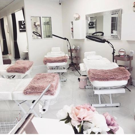 🌸#salon #salongoals #hair #hairdresser #amr #beauty #beautysalon #nailsalon Lash Lounge, Nail Salon Interior Design, Lash Room Decor, Beauty Room Salon, Esthetician Room Decor, Esthetics Room, Spa Room Decor, Hair Salon Interior, Esthetician Room