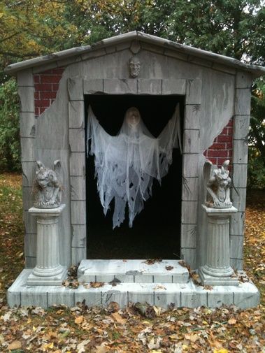 Been wanting to do this for three years..finally built them. I dont have a nice bay window for an fcg, so i built a mausoleum for her. This was the first large scale prop i attempted. Basically 1x3 frame and 1" foam insulation panels. Halloween Outside, Halloween Props Diy, Halloween Graveyard, Halloween Tombstones, Halloween House Party, Halloween Yard Decorations, Scary Halloween Decorations, Halloween Yard, Halloween Haunted Houses