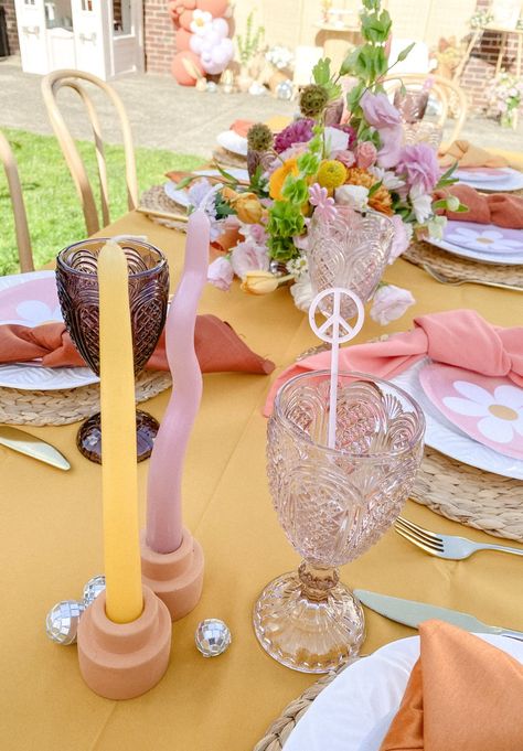 A Groovy Two’s Birthday with Colorful Sunset Hues | Dreamery Events Groovy Event Decor, Retro Centerpieces Table Decorations, Groovy Birthday Table Decor, Groovy Table Setting, Groovy Tablescape, Groovy Centerpiece Ideas, Baby Shower Tablescapes, Bohemian Centerpieces, Golden Table