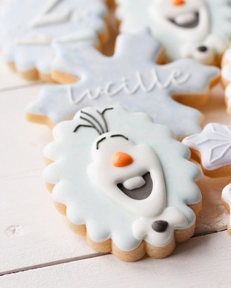 | The Olaf shorts on Disney+, highly recommend ⛄️ . . . . . #cookies #cookieart #decoratedcookies #cookier #cookiesofinstagram… | Instagram Frozen Cookies Decorated, Frozen Theme Cookies, Frozen Cookies Disney, Olaf Cookies, Frozen Cookies, Snowflake Cookies, Frozen Theme, Frozen Birthday, Cookie Art