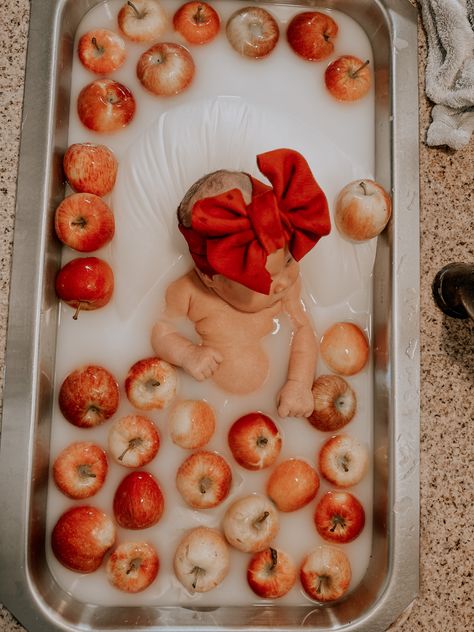 September apples 
Monthly pics Cute Fall Photoshoot Ideas, Photoshoot Ideas For Baby, Fall Photography Ideas, Fall Baby Pictures, Fall Photoshoot Ideas, 2 Month Baby, Milk Bath Photography, September Baby, Month Photos