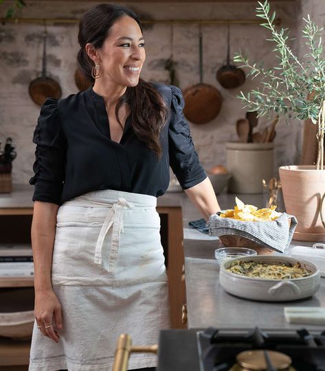 Joanna Gaines Shares the Super Easy Appetizer That's a 'Staple in the Gaines Household' Magnolia Table Recipes, Baked Spinach Artichoke Dip, Joanna Gaines Recipes, Cheese Dipping Sauce, Super Easy Appetizers, Pretzel Cheese, Magnolia Table, Cheese Ball Recipes, Spinach Artichoke Dip