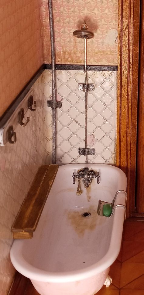 Diy Clawfoot Tub, Exposed Plumbing, Vintage Clawfoot Tub, Miniature Farmhouse, Vintage Tub, Dollhouse Bathroom, Portable Shower, Shower Water, Dollhouse Ideas