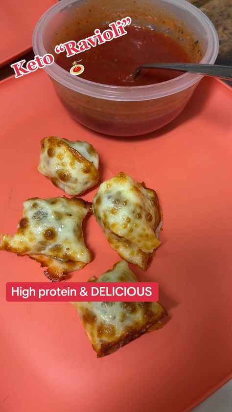 Craving ravioli but following a keto diet? You'll love this cheesy and high protein twist! Using provolone cheese as a base, these ravioli are filled with delicious meatballs or a cheese mixture. They're cooked in an air fryer for a crispy texture. Get the recipe and give them a taste! #KetoRavioli #HighProteinMeal #LowCarbRecipe #DeliciousAndHealthy Meatball Ravioli, Keto Ravioli, Protein Bread Recipes, High Protein Keto, Protein Cookie Recipes, The Ultimate Keto Meal Plan, Ultimate Keto Meal Plan, Tasty Meatballs, Protein Bar Recipes