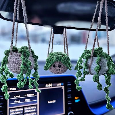 A[mi]dorable Crochet: Plant Pattern Mini Hanging Plant Crochet, Mini Hanging Plants, Crochet Car Hanging, Plant Crochet, Crochet Plant Hanger, Crochet Shoes Pattern, Crochet Car, Crochet Cactus, Cute Decor