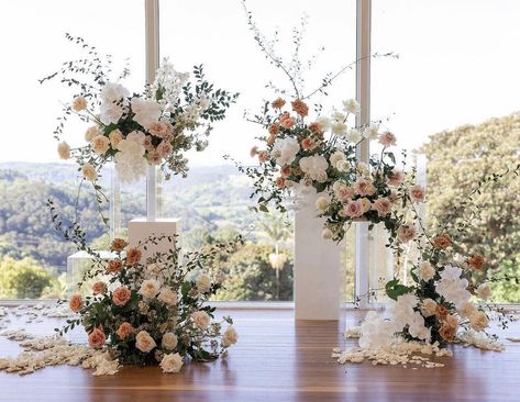 Bridal Room Decor, Wedding Pillars, Floral Arch Wedding, Altar Arrangement, Bella Wedding, Floral Wedding Decorations, Ceremony Design, Scotland Wedding, Greek Wedding