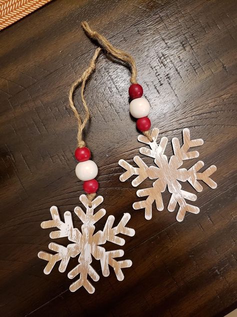 Diy Bulk Christmas Ornaments, Personalized Ornaments Diy, Wooden Snowflake Ornaments, Christmas Party Crafts, Christmas Angel Crafts, Snowman Pillow, Christmas Light Ornament, Kids Christmas Ornaments, Christmas Arts And Crafts