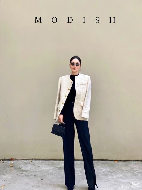 White Blazer Outfit Work Business, Korean Blazer Outfit Women, White Ootd Classy, Korean Business Fashion, Tweed Blazer Outfit, Ootd Blazer, Korean Blazer, Smart Casual Women Outfits, Stylish Outfits Casual