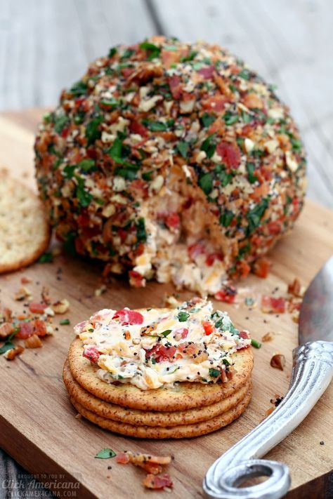 Retro party food: 12 classic cheese ball recipes from the '70s - #cheeseballs #cheese #appetizers #seventies #70s #classicrecipes #retrorecipes #vintagerecipes #partyfood #partyrecipes #cheeserecipes #clickamericana Creative Christmas Food, Jalapeno Popper, Cheese Ball Recipes, Wontons, Party Platters, Xmas Food, Holiday Appetizers, Finger Food Appetizers, Snacks Für Party