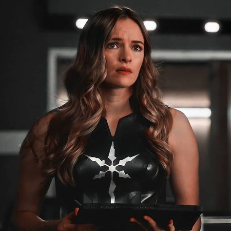 The Flash Caitlin, Caitlyn Snow, Barry And Caitlin, Defenders Marvel, Killer Frost, Danielle Panabaker, Dc Comics Heroes, Dc Icons, Supergirl And Flash