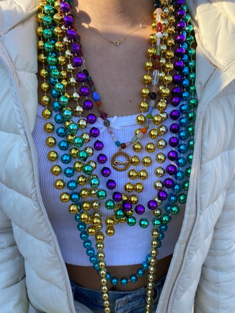 Mardi Gras Looks, Mardi Gras Accessories, Brazil Carnival Outfit, Carnaval Outfit Brazil, Rio Party, Beaded Necklace Outfit, Mardi Grad, Carnaval Outfit, Brazil Carnival