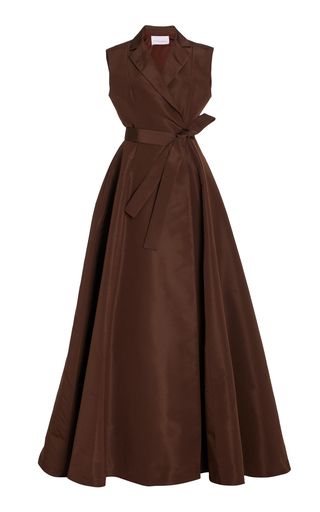 Women's Carolina Herrera Spring Summer 2024 Collection | Moda Operandi Coat Styling, Hijab Stile, Sleeveless Trench, Elegant Dresses Classy, Vestidos Vintage, Modest Fashion Outfits, Mode Inspo, Brown Dress, Notched Collar