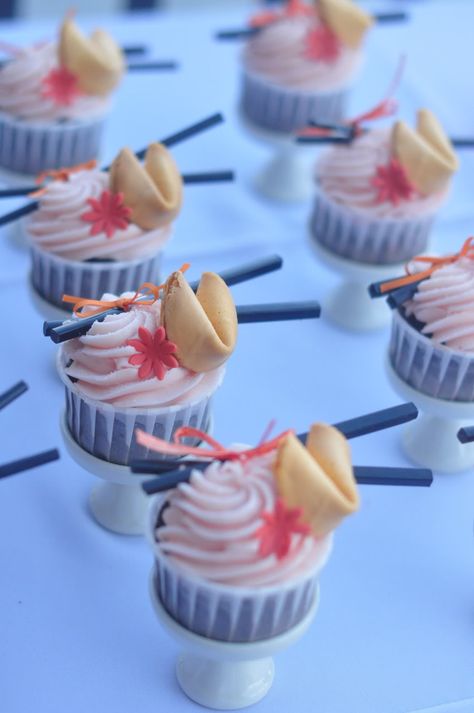 Mulan Dessert Ideas, Fortune Cookie Cupcakes, Chinese Cupcakes Ideas, Hibachi Party Desserts, Sushi Cupcakes Ideas, Pink Hibachi Party, Sushi Party Decor, Sushi Bridal Shower Ideas, Japanese Party Decor