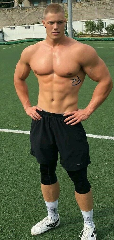 Brett Maverick, Blonde Guys, Body Inspiration, Shirtless Men, Sport Man, Track And Field, Muscle Men, Male Beauty, Mens Fitness