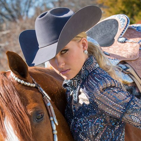 Judges discuss Dos and Don'ts with outfits Aqha Showmanship, Fancy Cowgirl, Western Pleasure Outfit, Show Outfits, Western Show Clothes, Horse Showing, Western Show Shirts, Sparkly Outfits, Horse Show Clothes