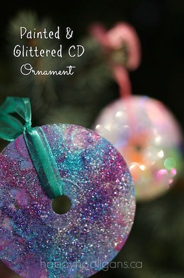 10 Terrific Things to Make with Old Cds and Dvds Christmas Balls Diy, Senior Crafts, Happy Hooligans, Christmas Crafts For Toddlers, Old Cds, Cd Crafts, Christmas Tree Crafts, Navidad Diy, Preschool Christmas