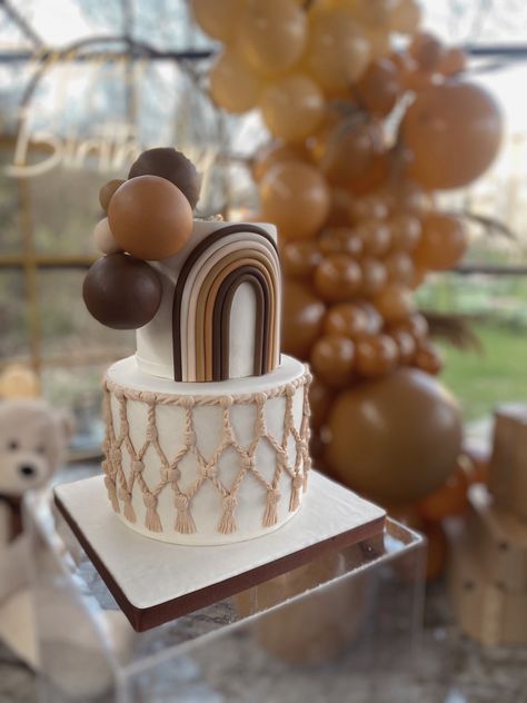 Brown Aesthetic Birthday Party, Brown And White Birthday Theme, Brown Aesthetic Birthday, Beige Cake Aesthetic, Brown Cake Aesthetic, Beige Birthday Theme, Beige Birthday Cake, Brown Birthday Decorations, Torte Aesthetic