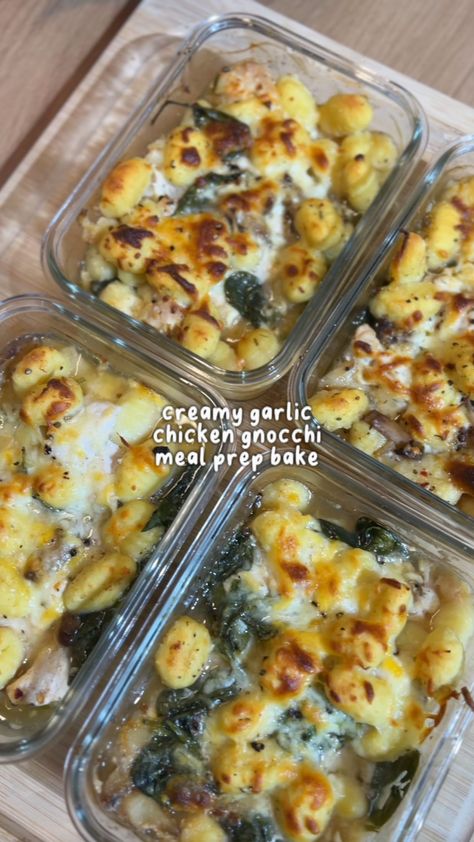 Creamy chicken gnocchi bake meal prep 🧀👩🏻‍🍳 For one serving of the base: -1 cup spinach -150g chicken breast -170g potato gnocchi (I… | Instagram Gnocchi Recipes Meal Prep, Cauliflower Gnocci Meals Healthy, Glass Dish Meal Prep, Gnocchi Meal Prep, Meal Prep Bakes, Chicken Gnocchi Bake, Bake Meal Prep, Gnocchi Mushroom, Chicken Spinach Bake