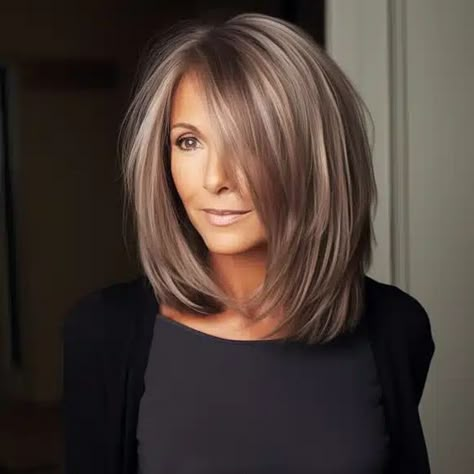 Med Length Womens Haircuts, Laura Wright Hair, Grey Hairstyles, Long Bobs, Kadeřnické Trendy, Fesyen Rambut, Birthday Hair, Shoulder Length Hair Cuts, Haircuts For Medium Hair