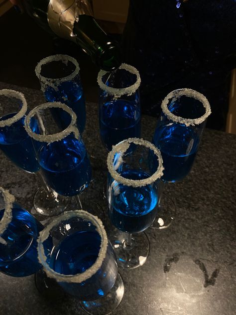 Blue drinks at a Party Midnight Blue Theme Party, Dark Blue Party Theme, Blue And Gold Party Ideas, Blue And Silver Birthday Party, Blue Birthday Party Decorations, Blue Theme Sweet 16, Blue And White Christmas Party Theme, Blue And Silver Birthday Theme, 18th Birthday Party Ideas Blue