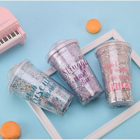 Cute glitter tumbler with pastel colors Glass Drinking Bottles, Rainbow Tumbler, Minum Air, I Am Coming, Light Writing, Straw Cup, Jar Lamp, Glitter Stars, Mini Bottles