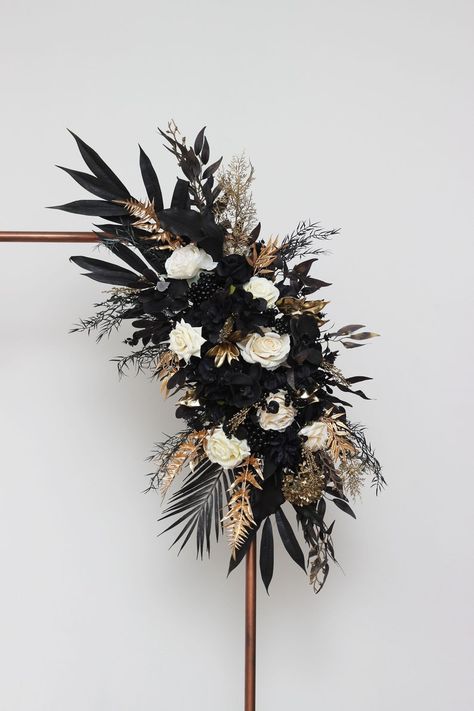 Ivory black gold arch arrangement Halloween wedding Boho - Etsy Polska Arbor Flowers, Gold Wedding Bouquets, Black Wedding Flowers, Arch Arrangement, Faux Flowers Wedding, Gold Wedding Flowers, Dark Wedding Theme, Black Wedding Decorations, Black Bouquet