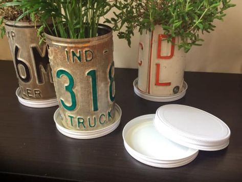 License Plates Diy, License Plate Decor, License Plate Crafts, Reuse Old Tires, Old License Plates, Fall Container Gardens, Licence Plates, Planters Garden, License Plate Art