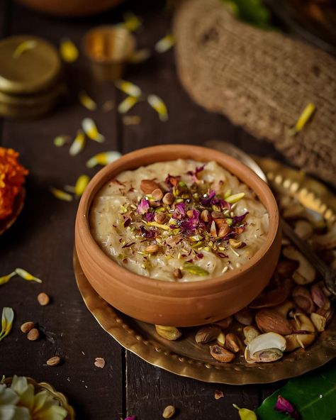 Purvi Shah | Photographer on Instagram: “Vegan Vermicelli Kheer using Vegan Ghee 🙈😍 Probably the easiest Indian dessert. Looks fantastic and tastes heavenly 🤤 Vegan ghee by -…” Vegan Vermicelli, Easy Indian Dessert, Kheer Recipe, Catering Ideas Food, Indian Dessert, Cute Haircuts, Indian Desserts, Rice Pudding, Ghee